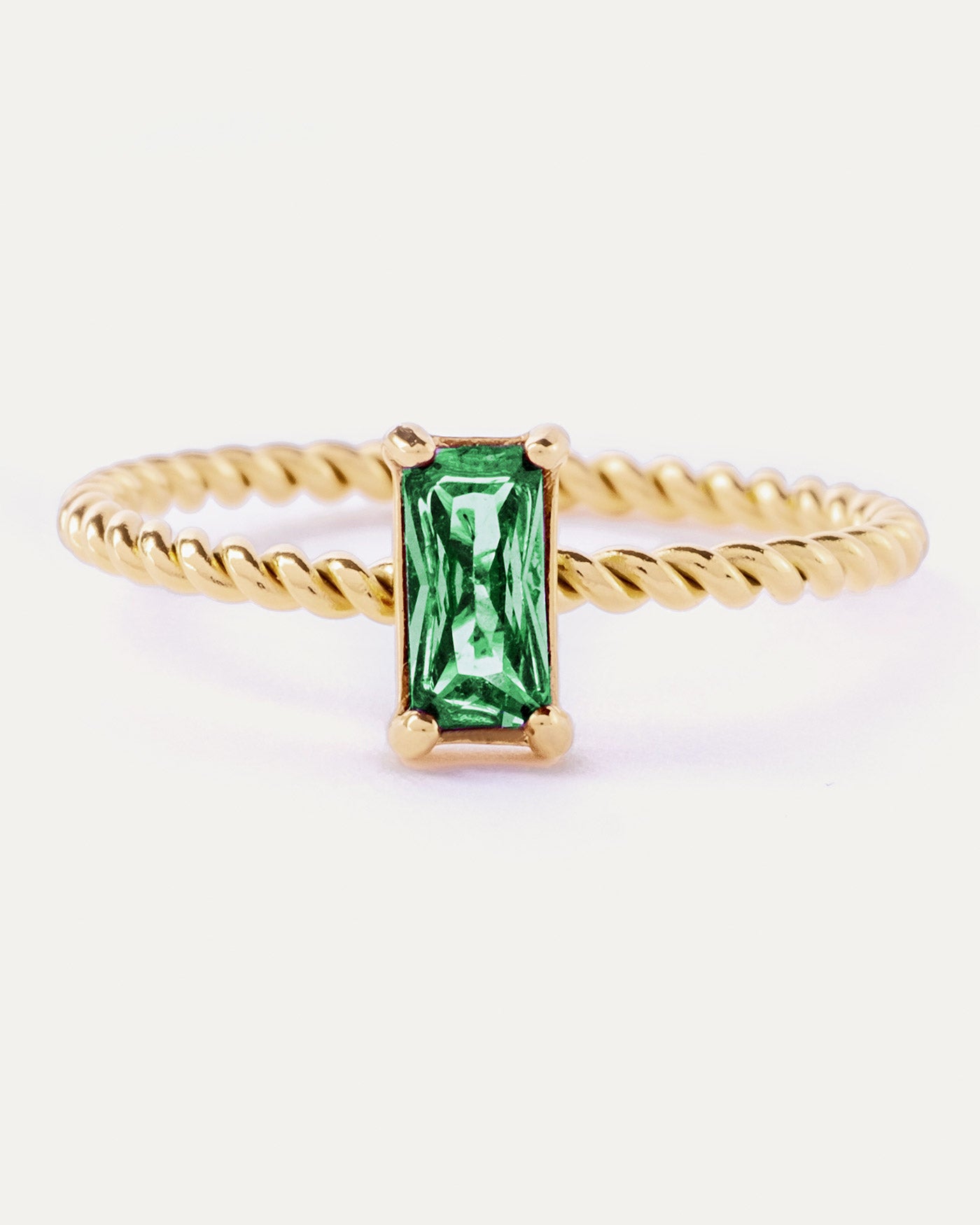 anillo dorado piedra verde